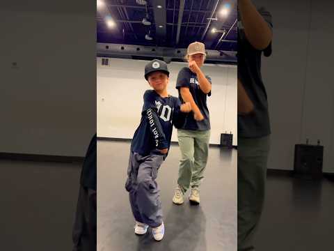 New VIRAL DANCE TREND TIKTOK ! TRY WITH YOUR BESTIE @MarinaEseniiaMiss #youtubeshorts #trending