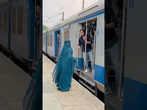 Har ladki dhokenaz nhi hoti kuch ladkiya apne maa bap ko dhoka nhi dena chahti🥺 #public #viralvideo