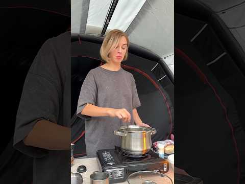 Водка в уху это один из «символов» «настоящей, правильной» ухи🤤