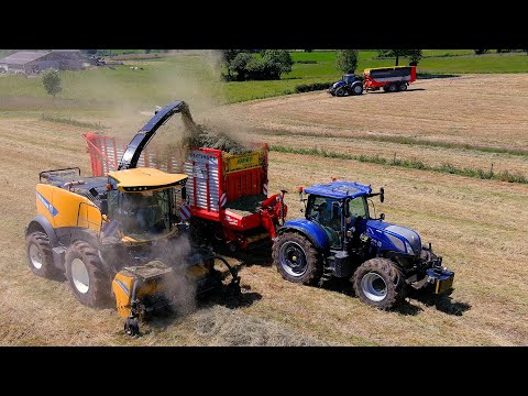 Gras 2024 : New Holland Power / New Holland T7 310 / Herens / Pöttinger / Grass silage / NH FR780