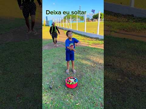 Deixa eu soltar 🪁 #brincadeiras #humor #comedia #memes #funny #youtubeshorts #viralvideo