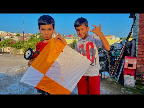 Two friends kite fliying ❤️ Kitch check kro guys 🫡 #nature #kidsvideo #kite #youtube