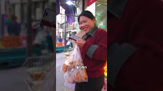 二表哥说想吃我拿手菜，特意给他留了双飞鸭翅，结果大洋边吃边唱，鸳鸯双双蝶双飞，把我都整不会了