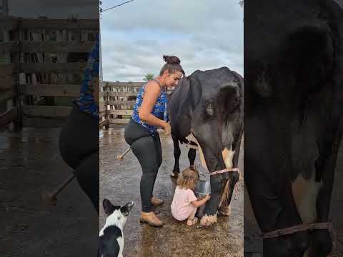Heartwarming Farm Life Moment | Mom Teaching Little Girl How to Milk a Cow ๐โค๏ธ #villagelife