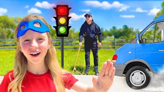 Nastya explique les bonnes actions et enseigne comment se comporter avec les autres