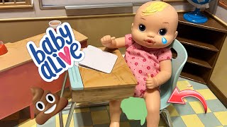 BABY ALIVE newborn girls have a BIG accident at School! 😱