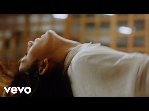 Leiva, Daniela Spalla - Cuando Te Muerdes El Labio (Video Oficial)
