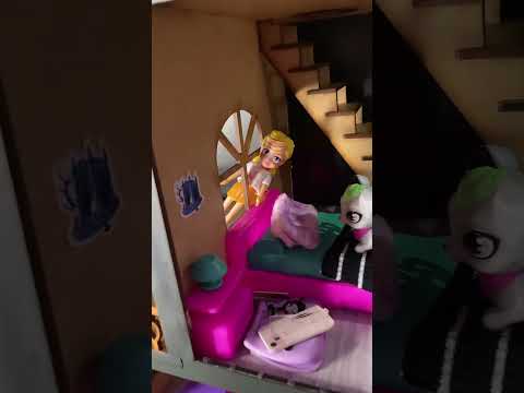 as pollys entraram na casa da wandinha