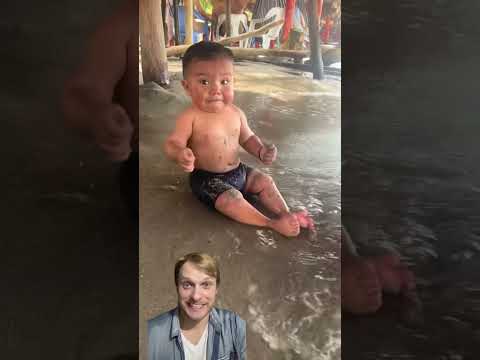 No creerás cómo reaccionó este niño al sentir el mar por primera vez 🎉 #reaccion
