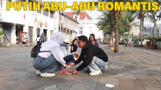 PUTIH ABU ABU ROMANTIS