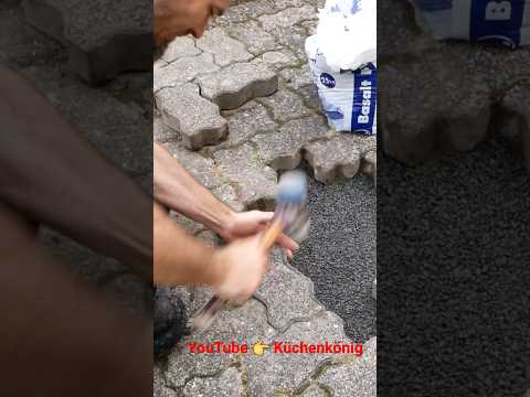 Pflastersteine begradigen #shorts #Pflastersteine #pflastern #garten #abgesenkt # abgesackt