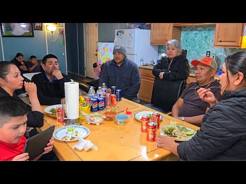 Nos invitan acomer Una Familia aquí en Mattawa WASHINGTON y así la estamos pasando hoy