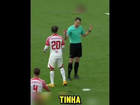 Esse Jogador foi AJUDADO pelo ÁRBITRO no Pênalti!