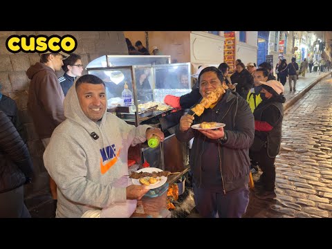 ¡CUSCO DE NOCHE! Probé la comida callejera en secreto | Mi Receta Mágica ft. @guiadebolsilloo