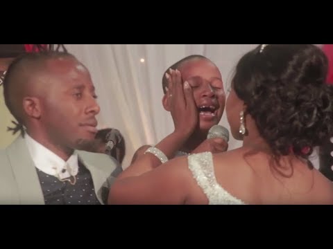Mtoto wa Joti Amliza Baba Yake na Mama wa Kufikia Ukumbini