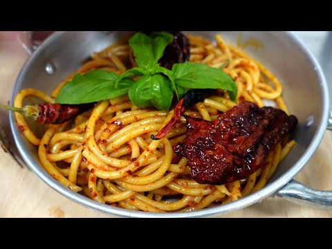 Bucatini alla Paparia  - Rossa Piccante e Profumata senza pomodoro !