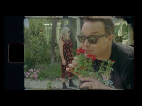 blink-182 - Home Is Such A Lonely Place [MUSIC VIDEO]