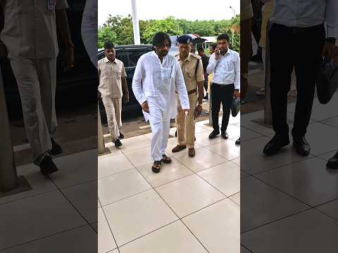 పవన్ కళ్యాణ్ 🔥AP Dy CM   నన్ను చూస్తున్నారు ? #pawankalyan #janasena #pawankalyanfans #pawan #viral