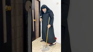 لابس نقاب وبيلف علي الشقق
