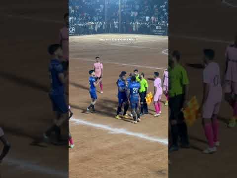 ഇതിനു നിങ്ങൾക്ക് എന്താ പറയാനുള്ളത് റഫറിയെ തല്ലുന്നു 😡