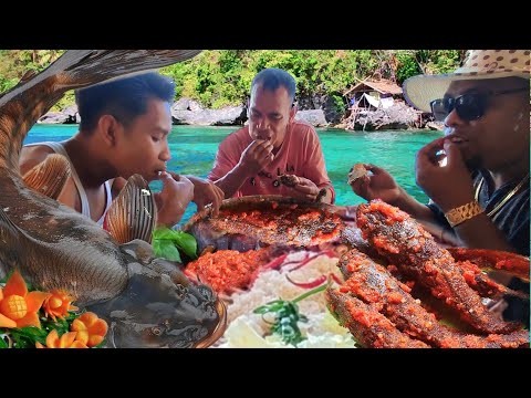 "IKAN SEMBILANG" [Lele Laut] Menjadi menu  TERNIKMAT Saat Makan Siang Di Atas Batu Karang.