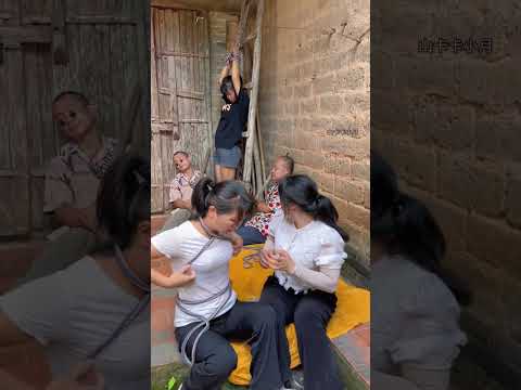 美女们临危不惧自救成功 !