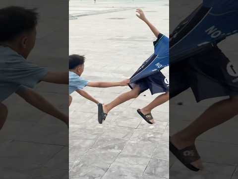 Thả diều kéo mạnh quá tuột tay bay cả guồng #shorts #kite #layangan #kiteflying #kiteflying #dieusao