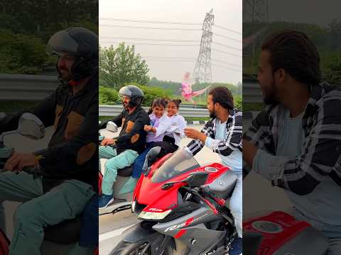 छोटे बच्चे कबूतर को देख कर कितने खुश हो गए 🕊️😍👌#public #reaction #kabooter #video #love #shorts