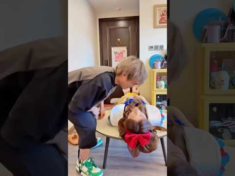 girlfriend bani ￼Snow White fir boyfriend ne kiya kiss￼