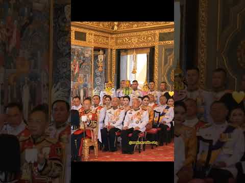 นายทหารราชองครักษ์พิเศษใส่ชุดไทยตามเสด็จ #ในหลวง  #พระราชินีสุทิดา  #ทรงพระเจริญ