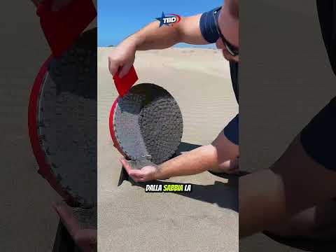 Non ci crederai: ecco cosa cโรจ davvero sotto la sabbia