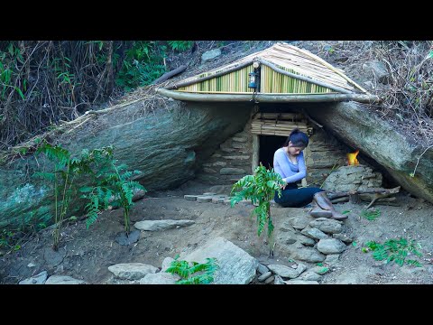 Camp despite heavy rain - Bushcraft wilderness survival shelter