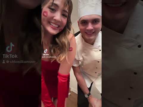 the Halloween costume this year was chefs kiss ๐ง๐ปโ๐ณ๐ #halloween #halloweencostume #couplecostume