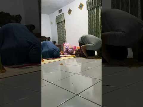 Video ini direkam karena jujur ini adalah pertama kali ngajak anak sholat berjama’ah. #ngakak