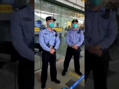 廣州，市民追問警察。| #大紀元新聞網   #Shorts