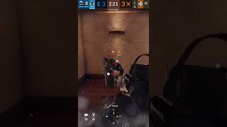 He was so lost #rainbowsixsiege