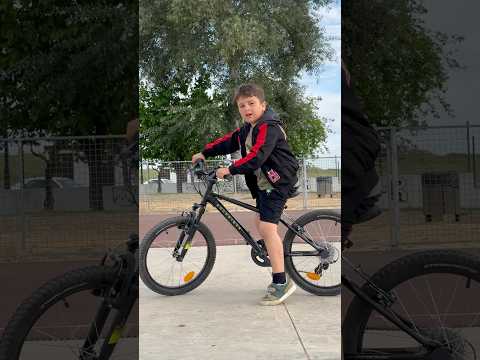 ME ROBARON LA MOTO 🏍️#viralvideo #humor #youtube #comedy #like #alfredolarin #larin #shorts #parati