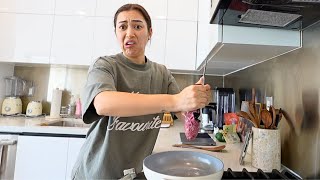 10 YEAR VEGAN COOKS MEAT FOR THE FIRST TIME!!