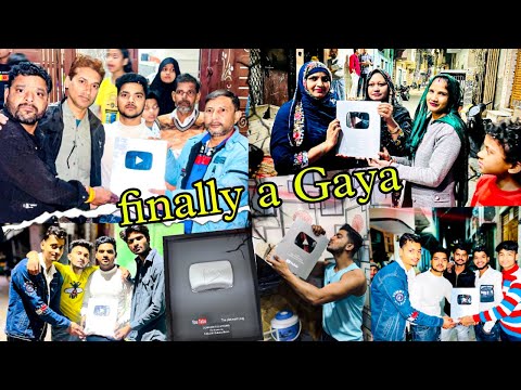 FINALLY SILVER PLAY BUTTON AA GAYA 🎉🥰❤️ ( REAL UNIQUE SHORTS) #youtube #silverplaybutton