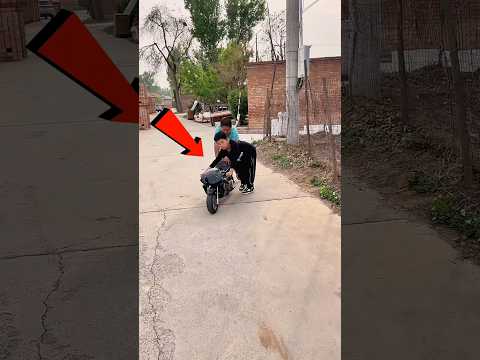 Ajudei as crianças e ninguém me agradeceu 😔⛽🏍️ #shorts #ytshorts #funny