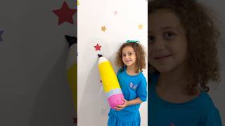 Rhia learn shapes