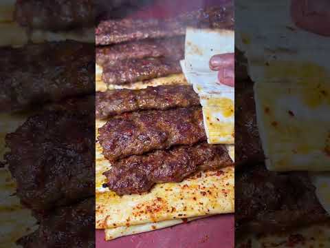 Bana Gelen Kilo Kilo Kebap Yiyor !