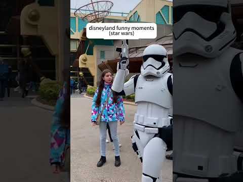 Disneyland funny moments 🤣#funnymoments #disneyland #funnyvid #viral #fyp #stitch #disney #funny