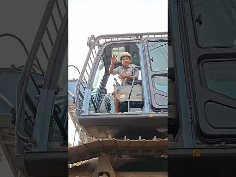 NURUNIN EXCAVATOR DARI TRUCK