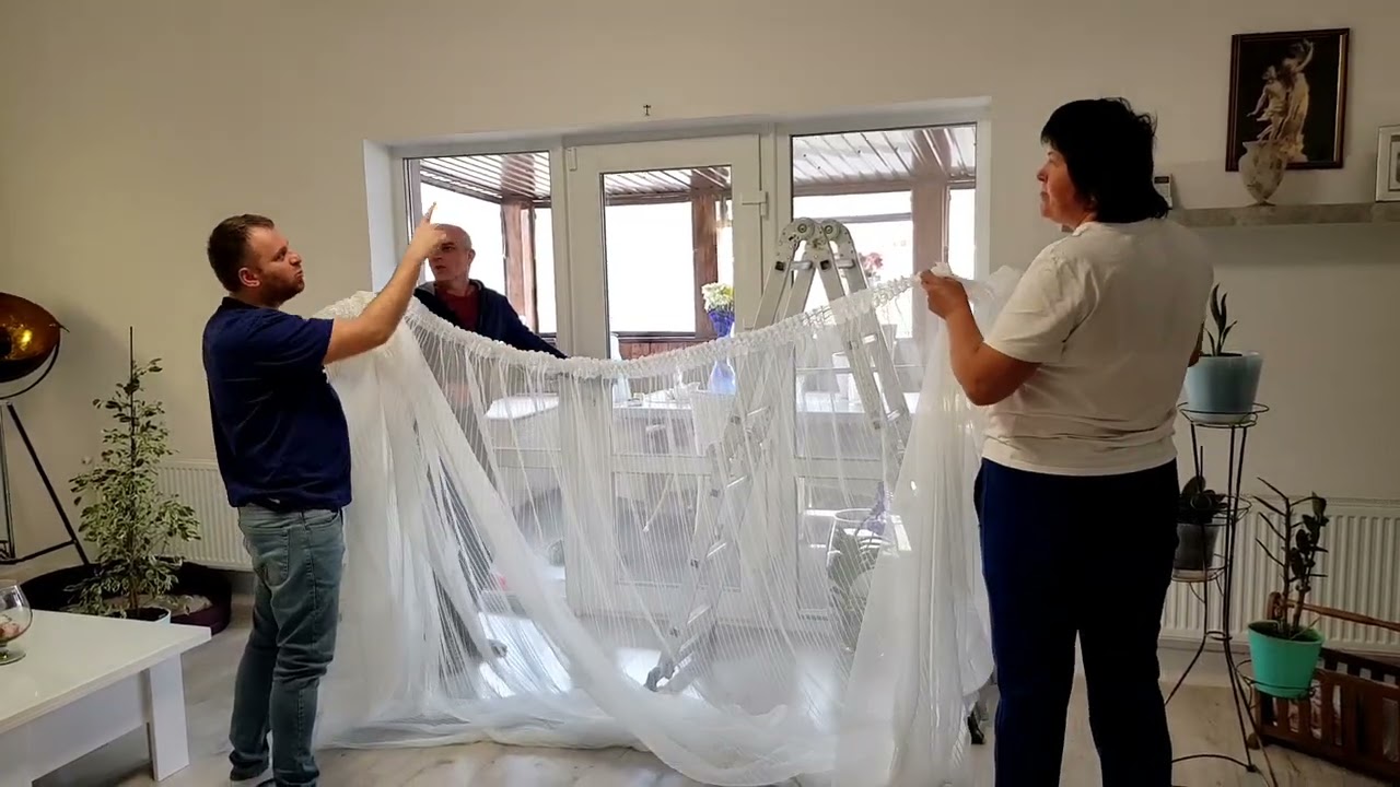 Порезали шторы и тюль на Игрени весело