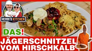 Jägerschnitzel vom Hirschkalb: Rosa & Zart mit Pilzsoße, Preiselbeeren & Puffern | DAS Profirezept!