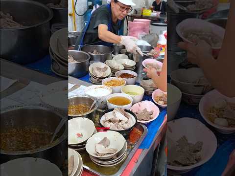 หมูสับก้อนโตเครื่องในหอมหวาน ก๋วยเตี๋ยวหมู รุ่งเรืองตั๋ง สุขุมวิท 26 กรุงเทพฯ | Pork Noodles Bangkok