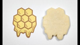 Attaching the Dripping Honeycomb to your Cookies | Stencil Royal Icing Transfer