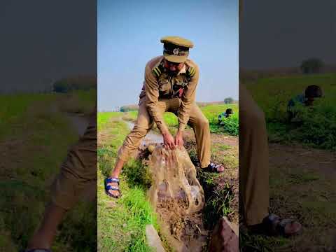 The police 🧑‍✈️ Men Vs Water Pipe 🌊 😱 Wait for end😄 #foryou #entertainment