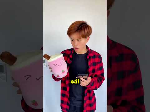 Chiếc điện thoại kỳ lạ của cậu bé này ! #shorts
